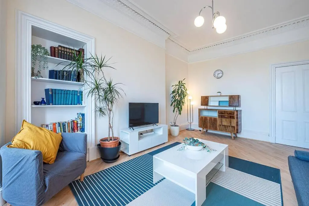 Brunton Gardens, Montgomery Street Apartment Edinburgh