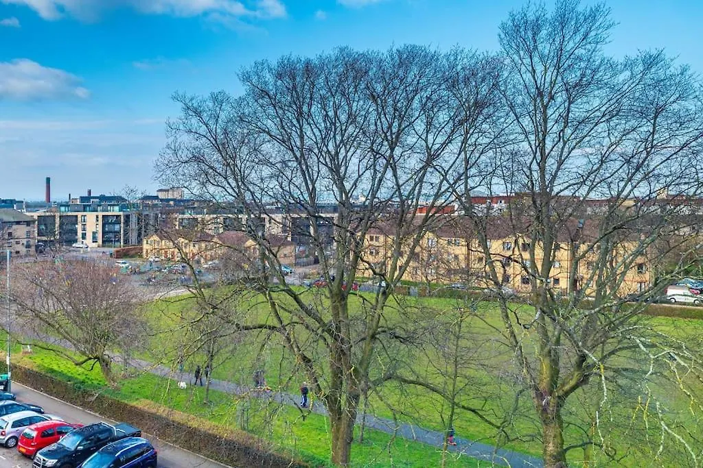 Brunton Gardens, Montgomery Street Apartment Edinburgh